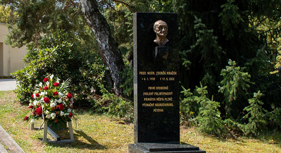 Významný lékař, profesor a exprimátor Plzně Zdeněk Mraček má čestný hrob