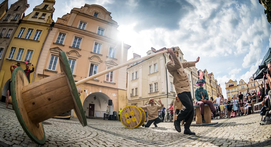 Festival Divadlo nabízí i venkovní představení. Přístupná jsou zdarma