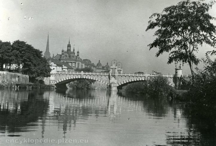 Wilsonův most (zdroj fotografií: encyklopedie.plzen.eu)