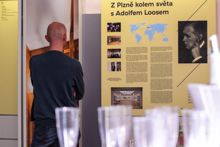 Výstava Z Plzně kolem světa s Adolfem Loosem (fotografie: M. Pecuch)