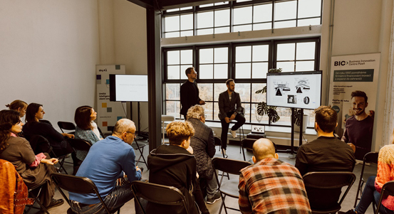 Díky Dnům AI v Plzni se rodí místní AI komunita