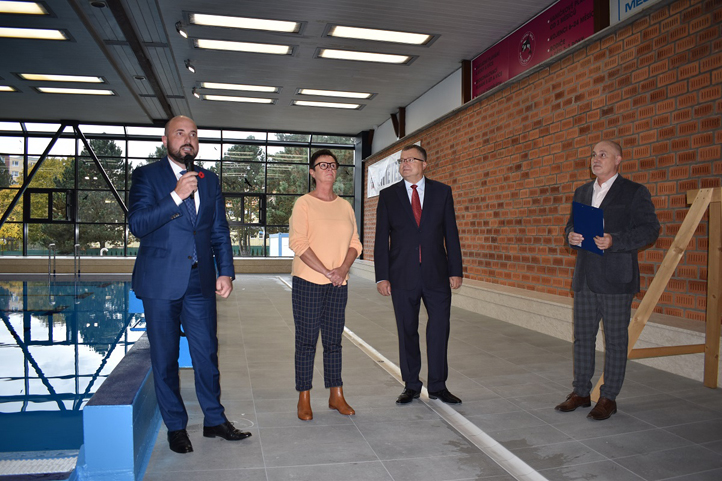 Slavnostní otevření bazénu na Lochotíně (fotografie: H. Josefová)