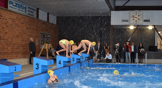 Lochotínský bazén je opravený. Má nové šatny, ochozy i recepci