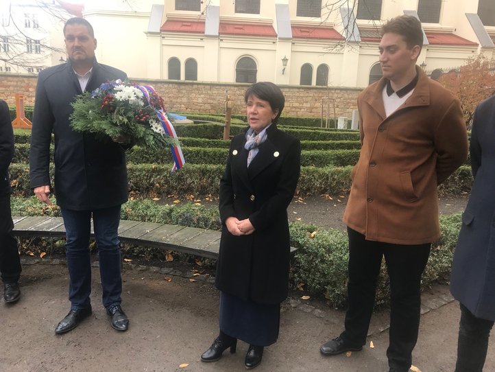 Zástupci města Plzně si připomněli Miroslava Horníčka. Foto: MMP