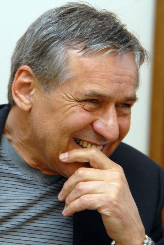 První setkání na radnici (27.2.2012) a mohla by se z něj stát tradice. To proto, že jej provázela přátelská atmosféra a nechyběl ani humor. A kdo s kým se na plzeňské radnici setkal? Odpolední hodinu strávila radní pro sport Irena Rottová ve společnosti legend, přesněji plzeňských fotbalových legend.

Starou gardu, jak si říkají, zastupovali tito hráči Jiří Lopata, Zdeněk Pleško, Jiří Hop, Josef Čaloun, Zdeněk Michálek, Ivan Bican a Jiří Sloup a její funkcionáři František Novotný a Zdeněk Poseld.