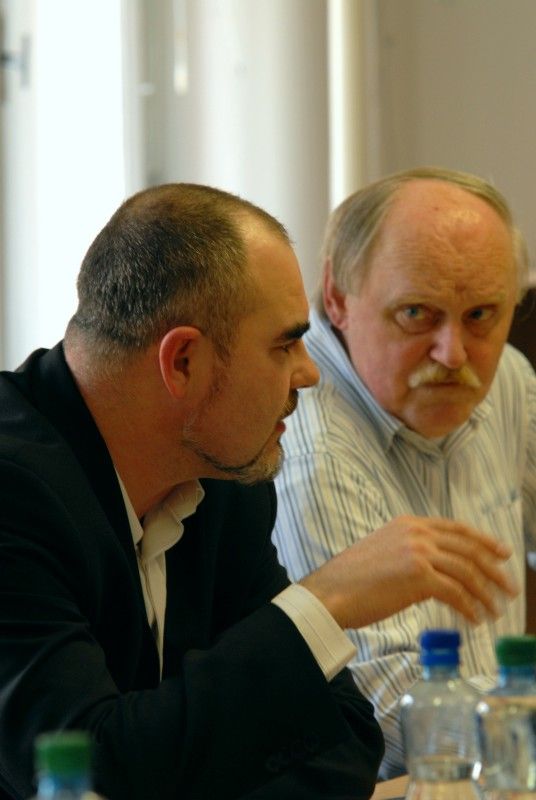 Pravděpodobně poslední, vzhledem k blížícím se krajským volbám, setkání členů Rady Plzeňského kraje a Rady města Plzně se dnes (29.2.2012) uskutečnilo na hejtmanství. Hodnotily se při něm oběma stranami nastavené společné úkoly a hledaly se možnosti, jak některé z nich dořešit.