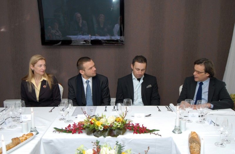 „Pro úspěšnou realizaci projektu Plzeň – Evropské hlavní město kultury 2015 je důležité dbát na dodržení výše rozpočtu,“ zaznělo při včerejším (5.3.2012) setkání zástupců monitorovacího výboru Evropské unie se členy realizačního týmu projektu, představiteli plzeňské městské správy a pracovníky Ministerstva kultury.