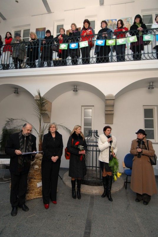 Výstavu výtvarných prací svých žáků a žáků partnerské školy v Žilině s příznačným názvem Společně do světa čar a fantazie uspořádala 14. základní škola na Doubravce. Vernisáž se uskutečnila v úterý (6.3.2012) odpoledne v atriu měšťanského domu Bílé nároží.