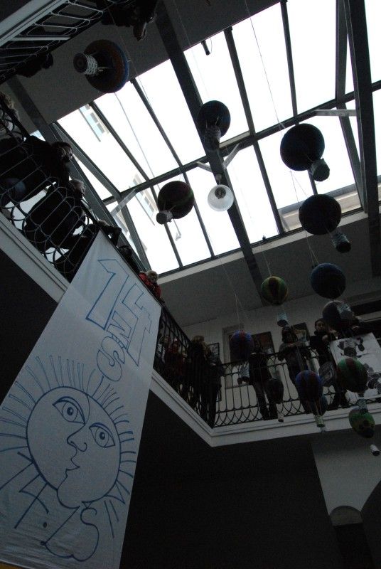 Výstavu výtvarných prací svých žáků a žáků partnerské školy v Žilině s příznačným názvem Společně do světa čar a fantazie uspořádala 14. základní škola na Doubravce. Vernisáž se uskutečnila v úterý (6.3.2012) odpoledne v atriu měšťanského domu Bílé nároží.