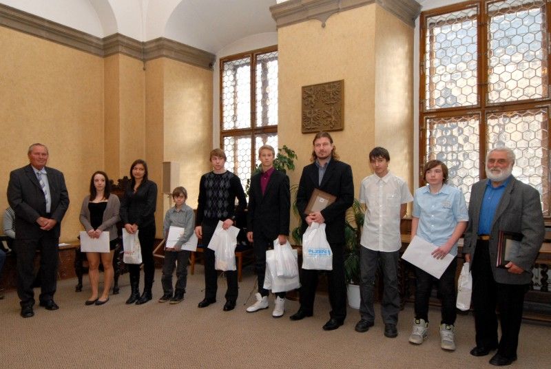 Slavnostní vyhlášení výsledků ankety Sportovec Plzně v kategoriích žactva a dorostu se uskutečnilo dnes (8.3.2012) na plzeňské radnici. Za dlouholetou obětavou práci s mládeží byli oceněni i tři trenéři: Jan Jezbera - in memoriam (plavání), Jiřina Eva Neklová (moderní gymnastika) a Jiří Hrdina (tenis).