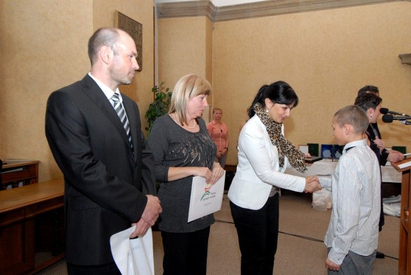 Slavnostní vyhlášení výsledků ankety Sportovec Plzně v kategoriích žactva a dorostu se uskutečnilo dnes (8.3.2012) na plzeňské radnici. Za dlouholetou obětavou práci s mládeží byli oceněni i tři trenéři: Jan Jezbera - in memoriam (plavání), Jiřina Eva Neklová (moderní gymnastika) a Jiří Hrdina (tenis).