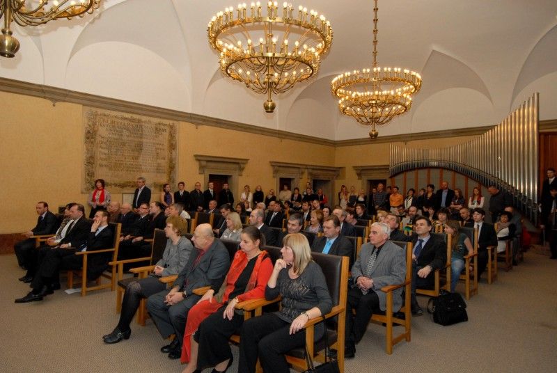 Slavnostní vyhlášení výsledků ankety Sportovec Plzně v kategoriích žactva a dorostu se uskutečnilo dnes (8.3.2012) na plzeňské radnici. Za dlouholetou obětavou práci s mládeží byli oceněni i tři trenéři: Jan Jezbera - in memoriam (plavání), Jiřina Eva Neklová (moderní gymnastika) a Jiří Hrdina (tenis).