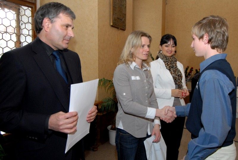 Slavnostní vyhlášení výsledků ankety Sportovec Plzně v kategoriích žactva a dorostu se uskutečnilo dnes (8.3.2012) na plzeňské radnici. Za dlouholetou obětavou práci s mládeží byli oceněni i tři trenéři: Jan Jezbera - in memoriam (plavání), Jiřina Eva Neklová (moderní gymnastika) a Jiří Hrdina (tenis).