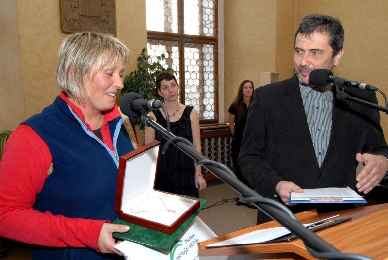 Slavnostní vyhlášení výsledků ankety Sportovec Plzně v kategoriích žactva a dorostu se uskutečnilo dnes (8.3.2012) na plzeňské radnici. Za dlouholetou obětavou práci s mládeží byli oceněni i tři trenéři: Jan Jezbera - in memoriam (plavání), Jiřina Eva Neklová (moderní gymnastika) a Jiří Hrdina (tenis).