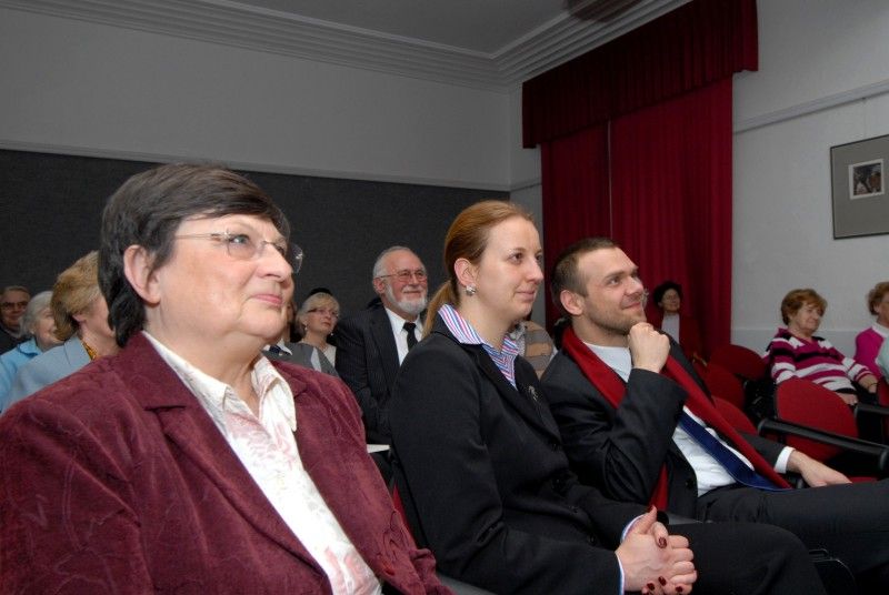 Hledání nejvěrnějšího čtenáře Knihovny města Plzně je u konce (13.3.2012). Stala se jím Dagmar Lípová. Knihy čte od roku 1928 a je tak nejdéle registrovanou uživatelkou služeb, které knihovna nabízí. V době, kdy do ní jako malá chodila s rodiči, byl její oblíbenou knihou pohádkový příběh Vodníkova Hanička.