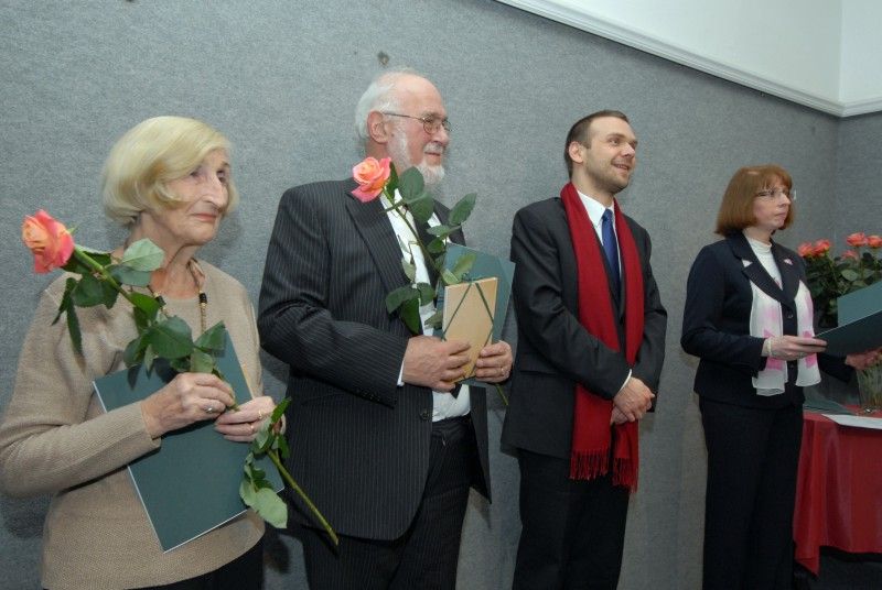 Hledání nejvěrnějšího čtenáře Knihovny města Plzně je u konce (13.3.2012). Stala se jím Dagmar Lípová. Knihy čte od roku 1928 a je tak nejdéle registrovanou uživatelkou služeb, které knihovna nabízí. V době, kdy do ní jako malá chodila s rodiči, byl její oblíbenou knihou pohádkový příběh Vodníkova Hanička.