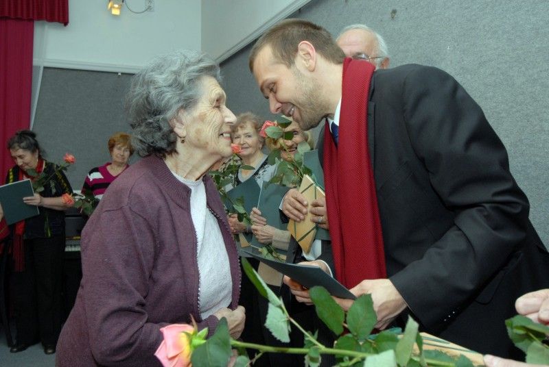 Hledání nejvěrnějšího čtenáře Knihovny města Plzně je u konce (13.3.2012). Stala se jím Dagmar Lípová. Knihy čte od roku 1928 a je tak nejdéle registrovanou uživatelkou služeb, které knihovna nabízí. V době, kdy do ní jako malá chodila s rodiči, byl její oblíbenou knihou pohádkový příběh Vodníkova Hanička.