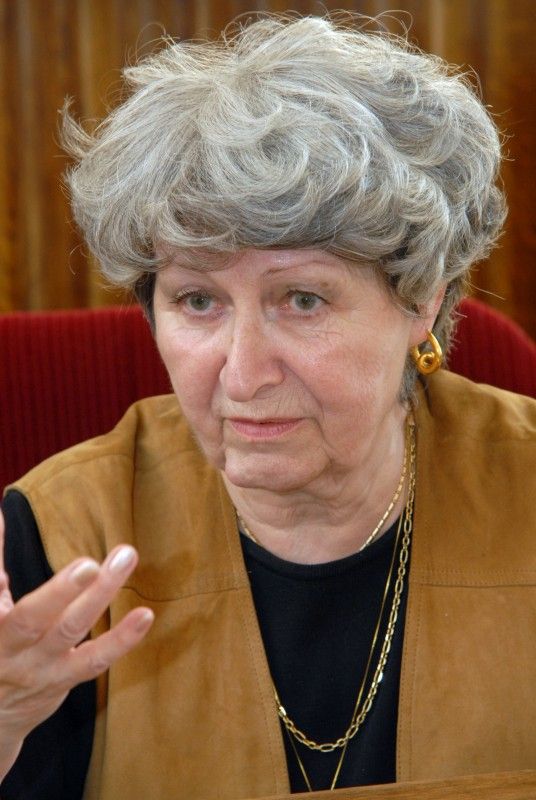 Na pozvání studentů Gymnázia Plzeň, Mikulášské náměstí, navštívil Plzeň člen „zlatého“ týmu a poté úspěšný trenér, ale také perzekvovaný hokejista v minulém režimu Gustav Bubník. Studenti Mikulášského gymnázia mapují v projektu „U nás na Borech“ osudy politických vězňů, kteří prošli Borskou věznicí.
Spolu s manželkou a studenty přijali Gustava Bubníka na radnici 20. března 2012 ve 14 hodin primátor Martin Baxa a radní Irena Rottová.