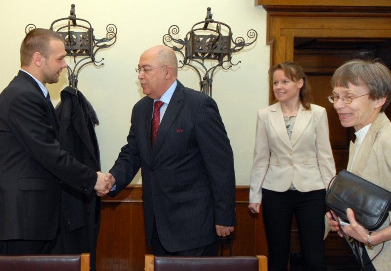 V odpoledních hodinách (29.3.2012) přijali primátor Martin Baxa a náměstkyně Eva Herinková arabské ambasadory či jejich zástupce na plzeňské radnici. „Obraz arabské kultury je především díky médiím pokřivený, proto je důležité, že se tento festival (Arabfest) snaží ukázat pravou tvář naší kultury,“ zaznělo při setkání, které se stalo výjimečným počtem diplomatických zástupců z arabského světa v jeden okamžik na plzeňské radnici.