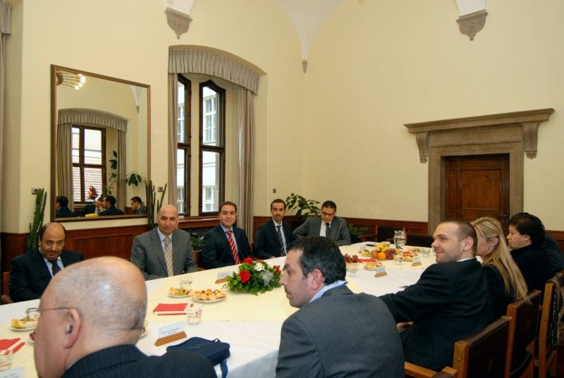 V odpoledních hodinách (29.3.2012) přijali primátor Martin Baxa a náměstkyně Eva Herinková arabské ambasadory či jejich zástupce na plzeňské radnici. „Obraz arabské kultury je především díky médiím pokřivený, proto je důležité, že se tento festival (Arabfest) snaží ukázat pravou tvář naší kultury,“ zaznělo při setkání, které se stalo výjimečným počtem diplomatických zástupců z arabského světa v jeden okamžik na plzeňské radnici.