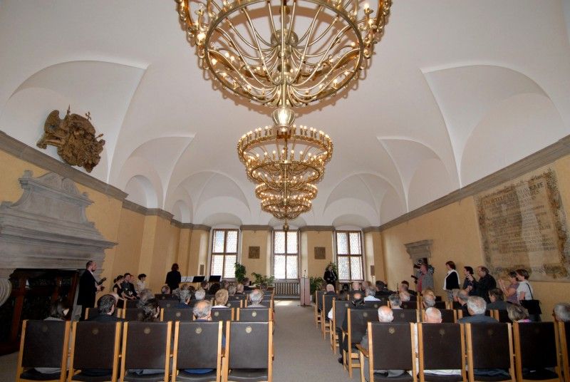 Historicky první Cenu Františka Křižíka, která je udělována za celoživotní přínos v oboru elektrotechniky a elektroniky či za významný přínos pro Fakultu elektrotechnickou Západočeské univerzity, převzal dnes (4.4.2012) z rukou primátora Martina Baxy a děkana fakulty Jiřího Hammerbauera profesor Daniel Mayer. Slavnostního předání ceny se zúčastnila i rektorka Západočeské univerzity Ilona Mauritzová a rektor Českého vysokého učení technického Václav Havlíček.