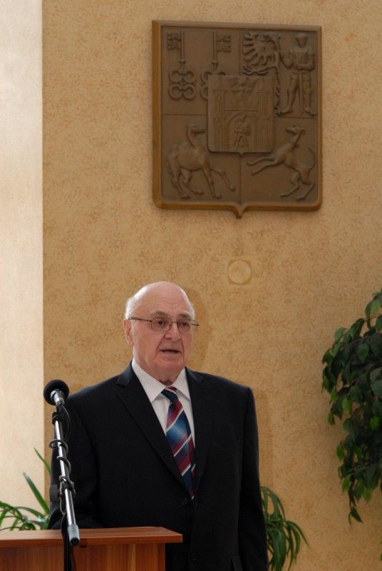 Historicky první Cenu Františka Křižíka, která je udělována za celoživotní přínos v oboru elektrotechniky a elektroniky či za významný přínos pro Fakultu elektrotechnickou Západočeské univerzity, převzal dnes (4.4.2012) z rukou primátora Martina Baxy a děkana fakulty Jiřího Hammerbauera profesor Daniel Mayer. Slavnostního předání ceny se zúčastnila i rektorka Západočeské univerzity Ilona Mauritzová a rektor Českého vysokého učení technického Václav Havlíček.