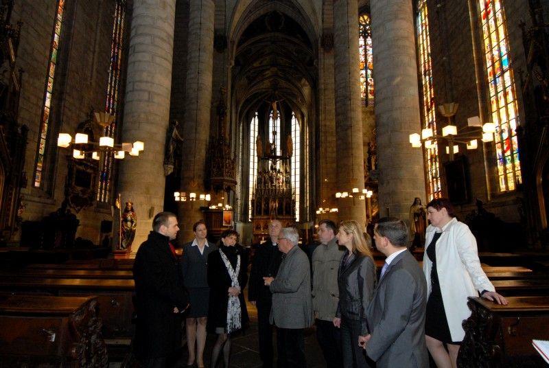 S projektem Plzeň – Evropské hlavní město kultury se do Plzně při své první oficiální návštěvě přijela (13.4.2012) podrobně seznámit ministryně kultury Alena Hanáková. Na plzeňské radnici se sešla s primátorem Martinem Baxou, náměstkyní pro kulturu a cestovní ruch Evou Herinkovou, zástupci společnosti Plzeň 2015, Marcelou Krejsovou a Tomášem Froydou, a ředitelem Útvaru koordinace evropských projektů Erichem Benešem. Setkání byl přítomen i předseda poslaneckého klubu Zastupitelstva města Plzně za TOP 09 Michal Vozobule.