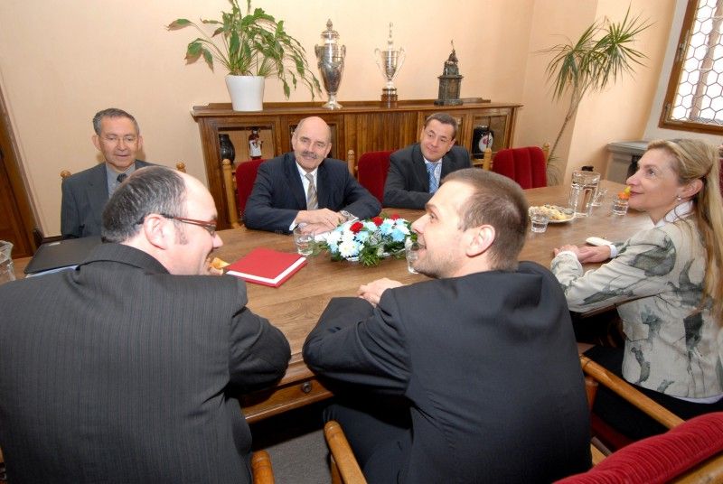 Po půl roce (19.4.2012) od poslední návštěvy se do Plzně vrátil primátor Regensburgu Hans Schaidinger, aby primátorovi Martinu Baxovi a jeho náměstkyni Evě Herinkové představil rámec možné spolupráce obou měst v projektu Evropské hlavní město kultury.