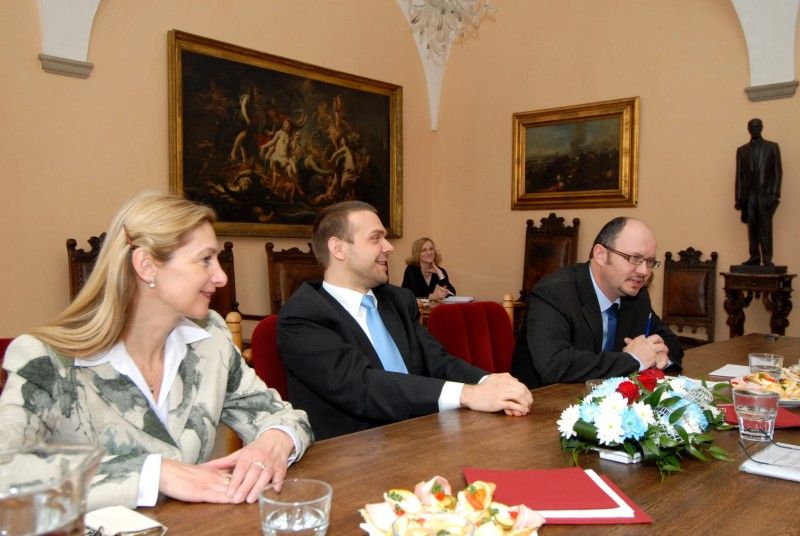 Po půl roce (19.4.2012) od poslední návštěvy se do Plzně vrátil primátor Regensburgu Hans Schaidinger, aby primátorovi Martinu Baxovi a jeho náměstkyni Evě Herinkové představil rámec možné spolupráce obou měst v projektu Evropské hlavní město kultury.