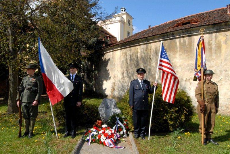 Slavnosti svobody 2012 - Pietní akt v Křimicích