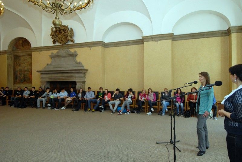 Desítky dětí z Německa, Maďarska a Turecka tráví tyto dny (23.4.2012) v Plzni, aby se seznámily s tím, jak si mohou užívat volný čas jejich vrstevníci z České republiky, konkrétně ti plzeňští. Umožnila jim to účast v projektu Comenius, do kterého se zapojila plzeňská Základní škola Martina Luthera. Projekt je zaměřen na volný čas mládeže, proto zahraniční účastníci zavítají do plzeňské zoologické zahrady, Techmanie nebo lanového centra. V programu mají také návštěvu Prahy.