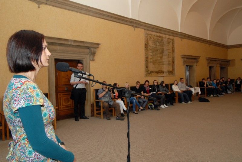 Desítky dětí z Německa, Maďarska a Turecka tráví tyto dny (23.4.2012) v Plzni, aby se seznámily s tím, jak si mohou užívat volný čas jejich vrstevníci z České republiky, konkrétně ti plzeňští. Umožnila jim to účast v projektu Comenius, do kterého se zapojila plzeňská Základní škola Martina Luthera. Projekt je zaměřen na volný čas mládeže, proto zahraniční účastníci zavítají do plzeňské zoologické zahrady, Techmanie nebo lanového centra. V programu mají také návštěvu Prahy.