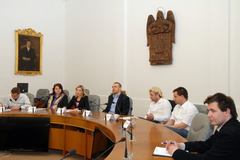 Multižánrový festival Živá ulice - Plzeňská setkání přinese do západočeské metropole od 23. června do 9. září šestnáct dní plných předních českých i zahraničních kapel, divadel, dětského programu či zapojení místních lidí a organizací. Fotografie z tiskové konference 24.4.2012.