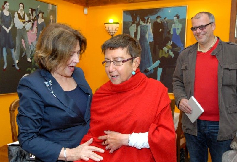 S předsedkyněmi porot filmového festivalu FINÁLE Plzeň Jiřinou Šiklovou a Emílií Vášáryovou se dnes (24.4.2012) sešel primátor Martin Baxa. Příjemnou atmosféru setkání doplňovala čilá diskuse nad českou filmovou tvorbou, divadlem, kulturou a politickou situací nejen v Čechách, ale i na Slovensku.