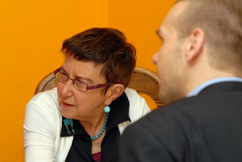 S předsedkyněmi porot filmového festivalu FINÁLE Plzeň Jiřinou Šiklovou a Emílií Vášáryovou se dnes (24.4.2012) sešel primátor Martin Baxa. Příjemnou atmosféru setkání doplňovala čilá diskuse nad českou filmovou tvorbou, divadlem, kulturou a politickou situací nejen v Čechách, ale i na Slovensku.