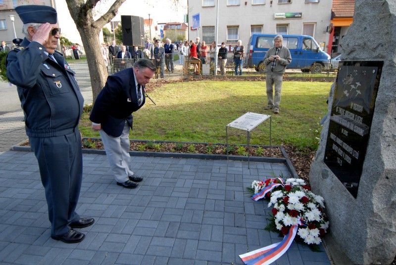 Slavnosti svobody 2012 - V Liticích uctili památku padlých amerických letců