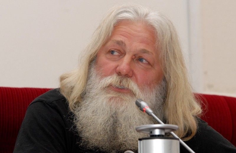 Účastníci především z řad studentů debatovali (27.4.2012) se signatáři Charty 77, osobnostmi plzeňského disentu i akademiky.