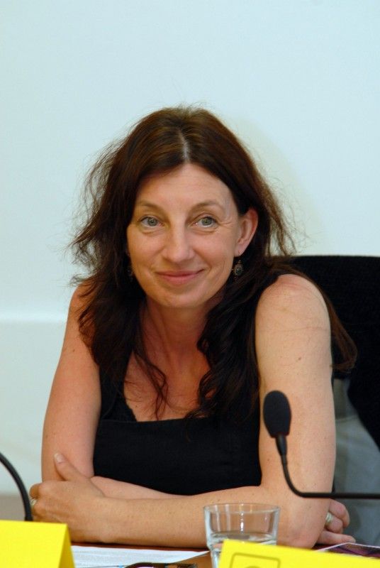 Na italskou komedii podle fragmentů Jeana Retse Comme Dieua V nouzi poznáš přítele budou letos lákat diváky organizátoři festivalu Divadelní léto pod plzeňským nebem. (2.5.2012)