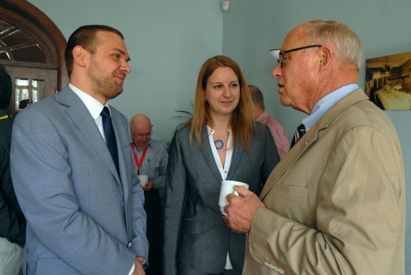 Kristýně Otáskové věnovali (4.5.2012) manželé Foyovi společně s Nadací Briana LaVioletta slavnostní snídani v plzeňské Frišově vile. Uspořádali ji na počest udělení prvního Čestného stipendia generála George S. Pattona, které získala právě Kristýna, studentka Vyšší odborné školy zdravotnické, managementu a veřejnosprávních studií v Plzni.