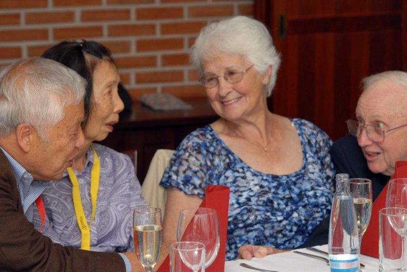 První setkání amerických válečných veteránů a jejich rodinných příslušníků s primátorem Martinem Baxou provázela (4.5.2012) dobrá nálada, radost i vtipné poznámky. Společnému obědu přecházela procházka Křižíkovými sady, které připomínají atmosféru roku 1945. Veterány doprovázela náměstkyně primátora Eva Herinková.