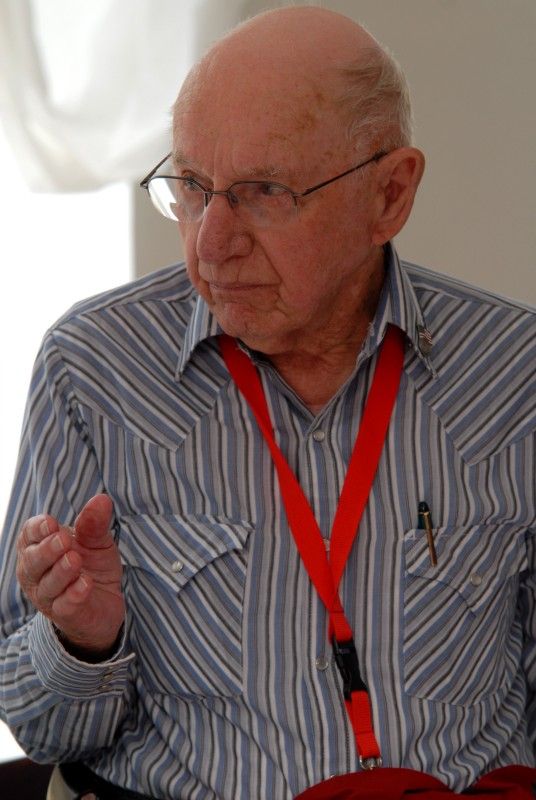 První setkání amerických válečných veteránů a jejich rodinných příslušníků s primátorem Martinem Baxou provázela (4.5.2012) dobrá nálada, radost i vtipné poznámky. Společnému obědu přecházela procházka Křižíkovými sady, které připomínají atmosféru roku 1945. Veterány doprovázela náměstkyně primátora Eva Herinková.