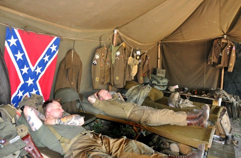 Informace o postupu belgického 17. střeleckého praporu rozšíří expozici muzea Patton Memorial Pilsen, kterou tvoří více než tisíc vystavených exponátů ze sbírek soukromých sběratelů. Mapu postupu praporu, jež byl přidělen k 3. protitankovému pluku pátého sboru 1. americké armády vedené generálem Hodgesem, doplňují dobové fotografie vojáků, vyznamenání, drobné předměty a rovněž snímek vlajky belgických střelců společně se stuhou věnovanou městem Plzeň svým osvoboditelům v roce 1945.
Artefakty muzeu věnovalo Bratrstvo 17. střeleckého praporu (4.5.2012).