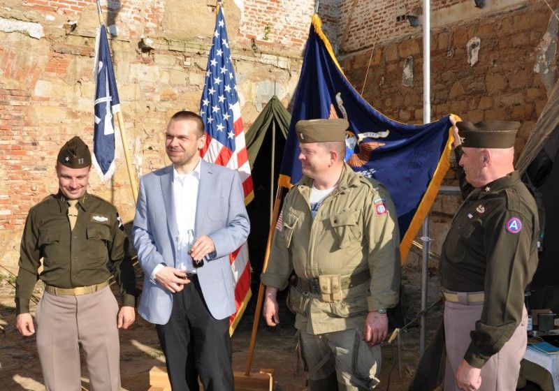 Informace o postupu belgického 17. střeleckého praporu rozšíří expozici muzea Patton Memorial Pilsen, kterou tvoří více než tisíc vystavených exponátů ze sbírek soukromých sběratelů. Mapu postupu praporu, jež byl přidělen k 3. protitankovému pluku pátého sboru 1. americké armády vedené generálem Hodgesem, doplňují dobové fotografie vojáků, vyznamenání, drobné předměty a rovněž snímek vlajky belgických střelců společně se stuhou věnovanou městem Plzeň svým osvoboditelům v roce 1945.
Artefakty muzeu věnovalo Bratrstvo 17. střeleckého praporu (4.5.2012).