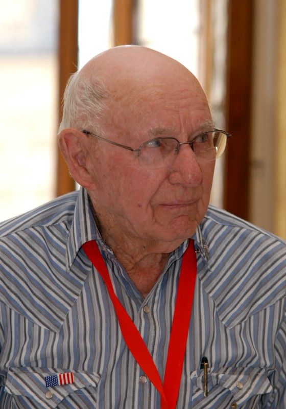 Možnost osobně se setkat s americkými veterány, přímými aktéry osvobozování Plzně a západních Čech americkou armádou, nalákala na plzeňskou radnici (4.5.2012) zástupy nejen Plzeňanů, kteří zaplnili obřadní síň s touhou setkat se s deseti statečnými hrdiny, vyslechnout si jejich vzpomínky, poděkovat, osobně se s nimi pozdravit či ověřit si vzpomínky pamětníků.
Příběhy a tváře Earla Ingrama, George Thompsona, Thomase Grissopa, Erika O. Petersona, Stephena Masona, Toma Ingrama, Franka Fortinelly, Kena Mara, Roberta Gilberta a Jima Duncana.