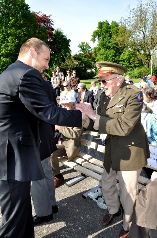 Vzpomínkovými akty začal druhý den (5.5.2012) Slavností svobody na náměstí Míru, Chodském náměstí a v Husově ulici. Foto: Z. Kubalová