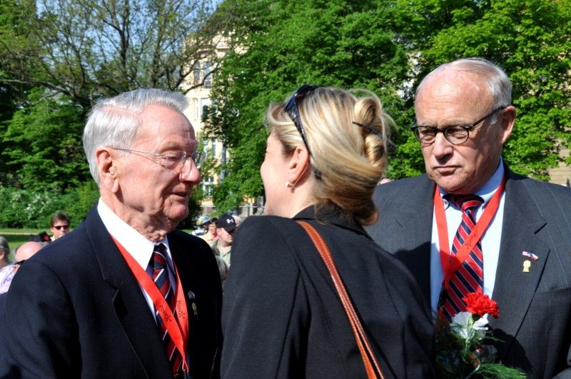 Vzpomínkovými akty začal druhý den (5.5.2012) Slavností svobody na náměstí Míru, Chodském náměstí a v Husově ulici. Foto: Z. Kubalová