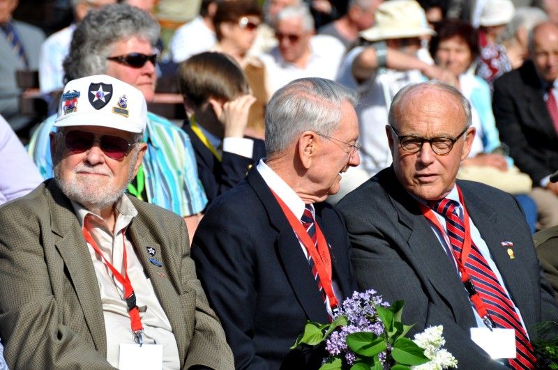 Vzpomínkovými akty začal druhý den (5.5.2012) Slavností svobody na náměstí Míru, Chodském náměstí a v Husově ulici. Foto: Z. Kubalová