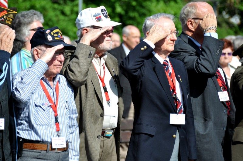 Vzpomínkovými akty začal druhý den (5.5.2012) Slavností svobody na náměstí Míru, Chodském náměstí a v Husově ulici. Foto: Z. Kubalová