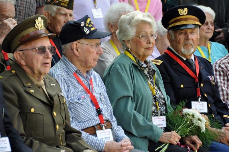 Vzpomínkovými akty začal druhý den (5.5.2012) Slavností svobody na náměstí Míru, Chodském náměstí a v Husově ulici. Foto: Z. Kubalová