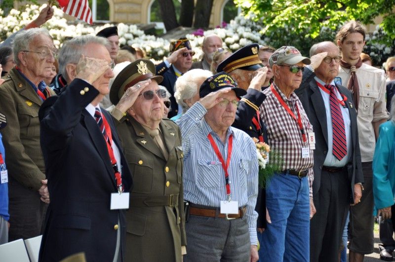 Vzpomínkovými akty začal druhý den (5.5.2012) Slavností svobody na náměstí Míru, Chodském náměstí a v Husově ulici. Foto: Z. Kubalová